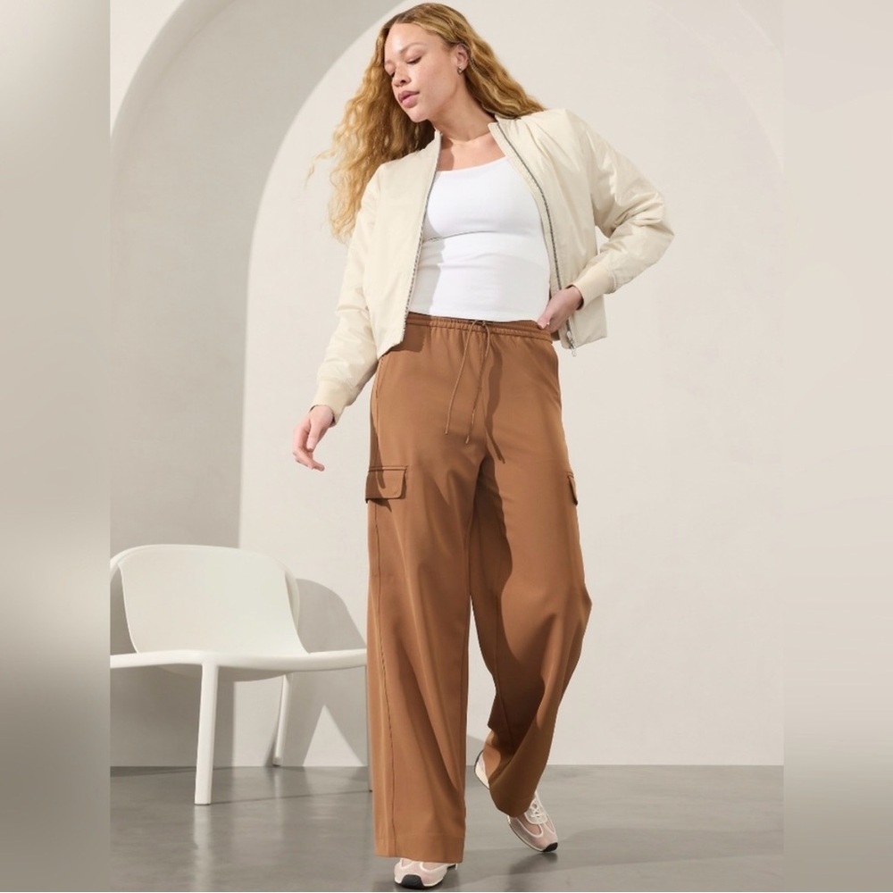 NWT Athleta Tan Promenade High Rise Wide Leg Cargo Pants MP